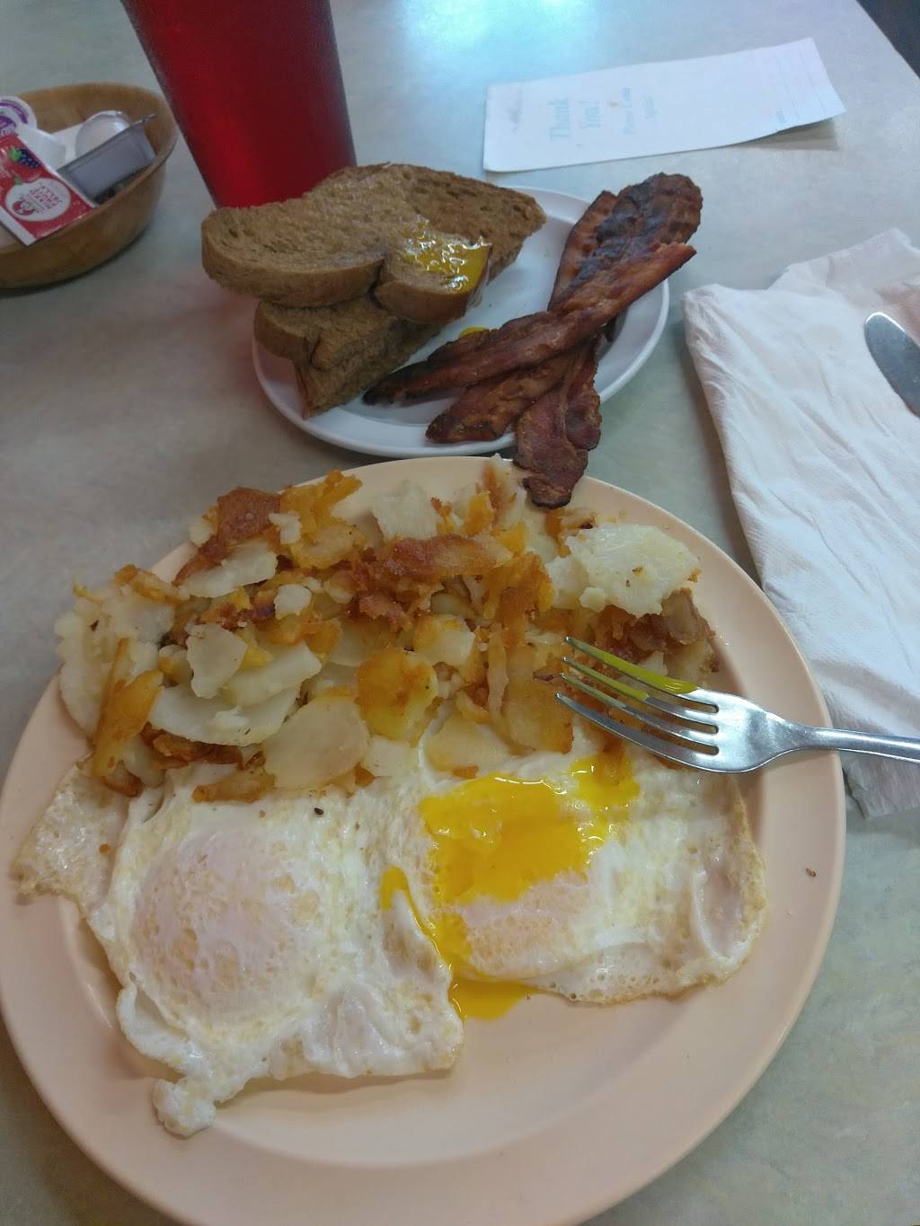 Brendas On the Causeway | restaurant | 314 Causeway Blvd, Dunedin, FL 34698, USA | 7277341405 OR +1 727-734-1405