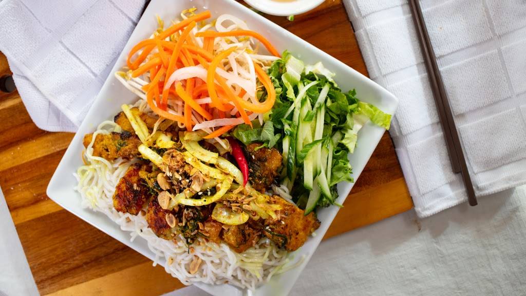 Oxtail Pho - Bánh Mì - Phở Đuôi Bò | restaurant | 814 Dundas St W, Toronto, ON M6J 1V3, Canada | 4165370188 OR +1 416-537-0188