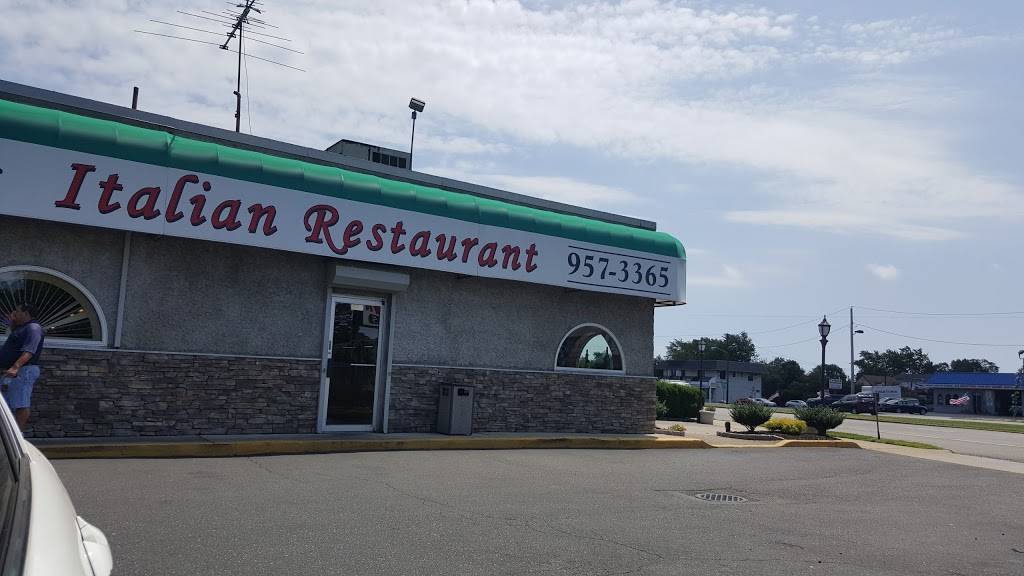 Nunzios Pizza Town | restaurant | 751 NY-109, West Babylon, NY 11704, USA | 6319573365 OR +1 631-957-3365