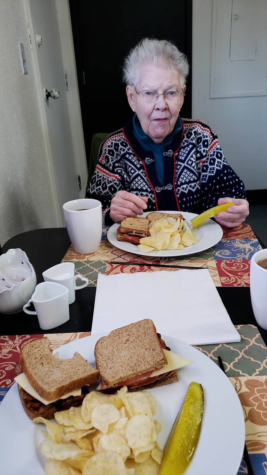 The French Hen | restaurant | 3810 Steilacoom Blvd SW, Lakewood, WA 98499, USA | 2533012814 OR +1 253-301-2814