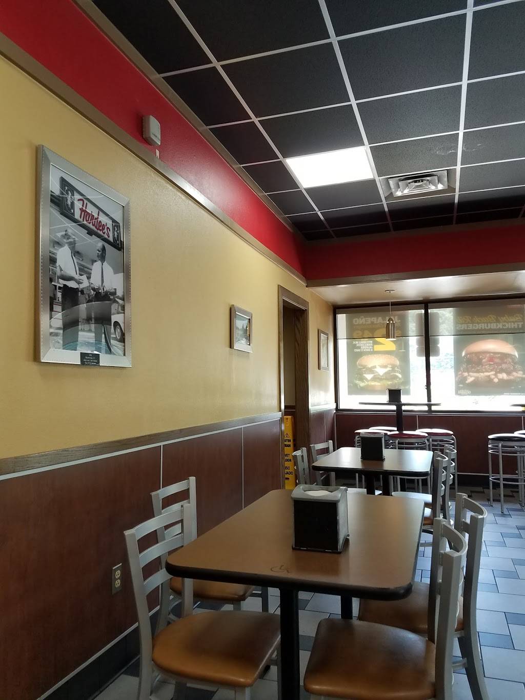 Hardees | restaurant | 701 S College Ave, Bluefield, VA 24605, USA | 2763224009 OR +1 276-322-4009