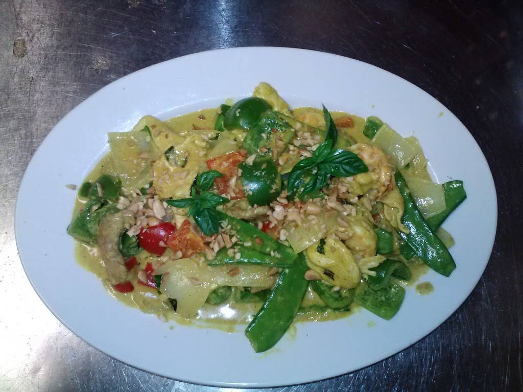 Golden Rooster | restaurant | 248 Dove Run Centre Dr, Middletown, DE 19709, USA | 3023768206 OR +1 302-376-8206