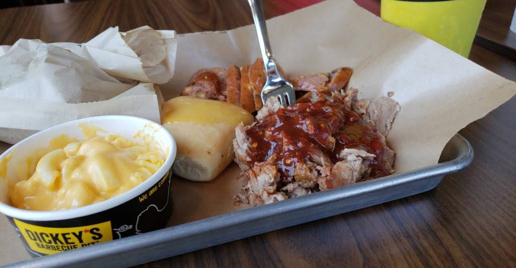 Dickeys Barbecue Pit | restaurant | 4204 W Green Acres Rd Ste 140, Rogers, AR 72758, USA | 4793724626 OR +1 479-372-4626