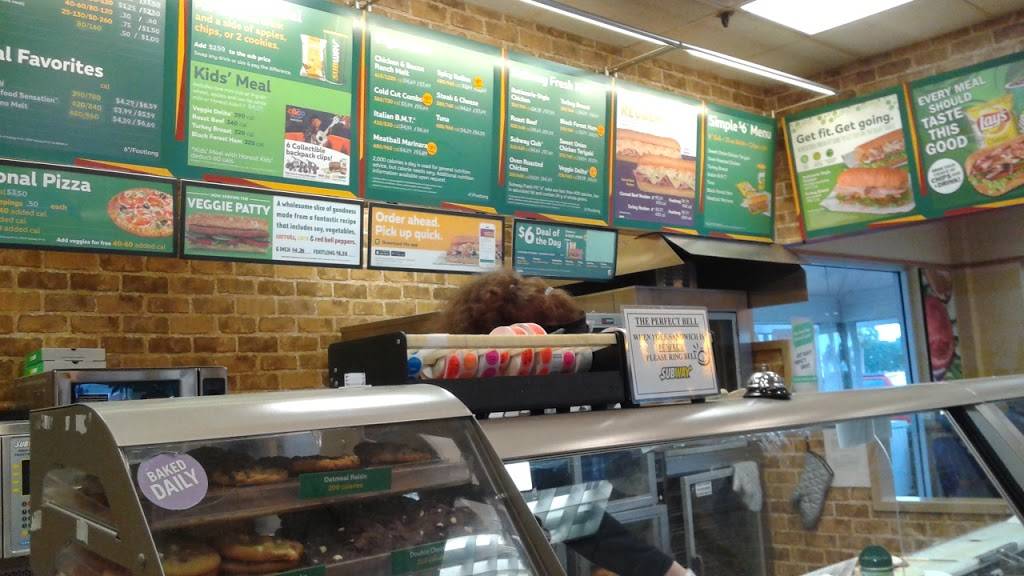 Subway Restaurants | restaurant | Shoppers Village, 5901 Sun Blvd Suite 111, St. Petersburg, FL 33715, USA | 7279060319 OR +1 727-906-0319