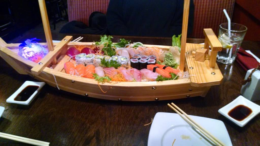 Sumo Sushi and Hibachi | cafe | 5302, 2936 N Broadway, Chicago, IL 60657, USA | 7734778510 OR +1 773-477-8510