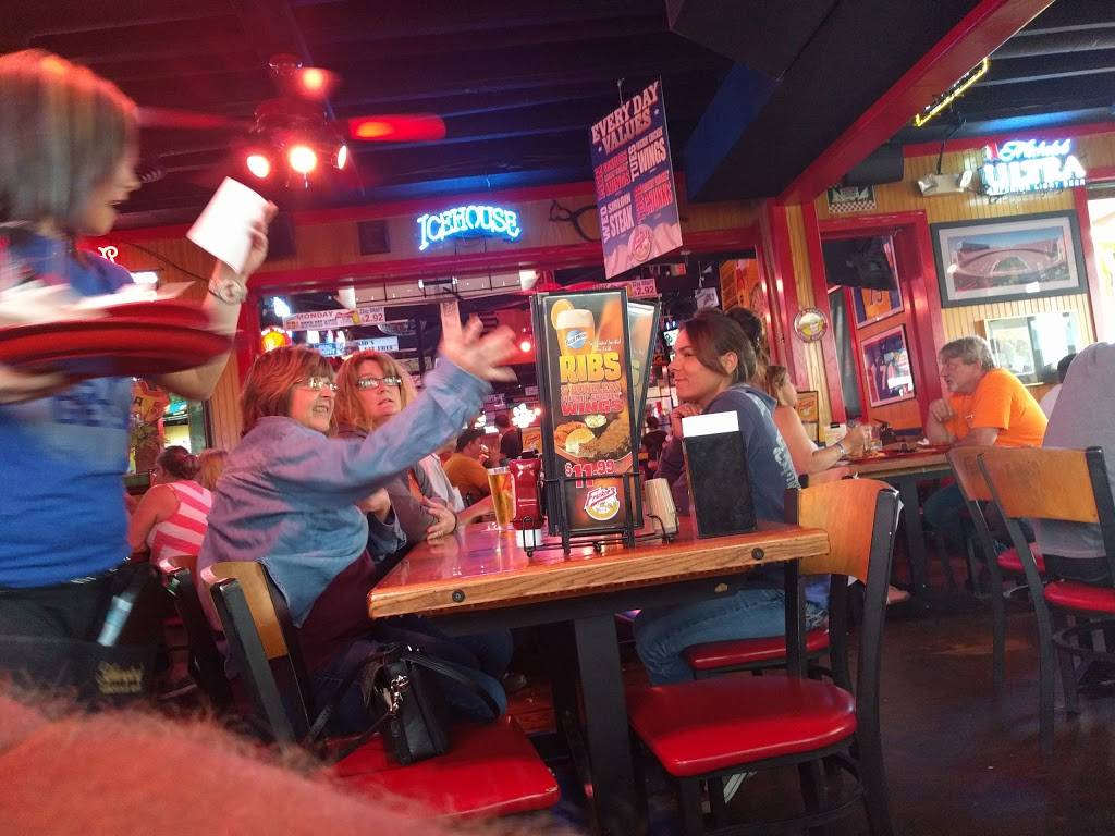 Frickers | restaurant | 1410 W Main Cross St, Findlay, OH 45840, USA | 4194239464 OR +1 419-423-9464