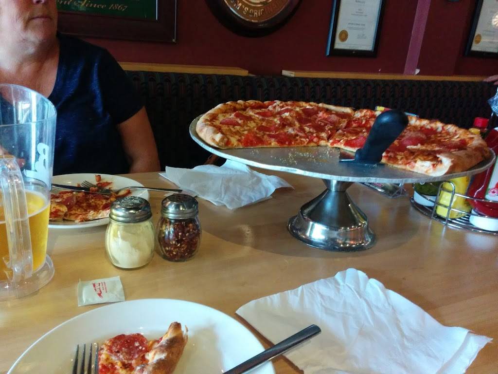 McMullans | restaurant | 188 Highland Rd W, Kitchener, ON N2M 3C2, Canada | 5197445300 OR +1 519-744-5300