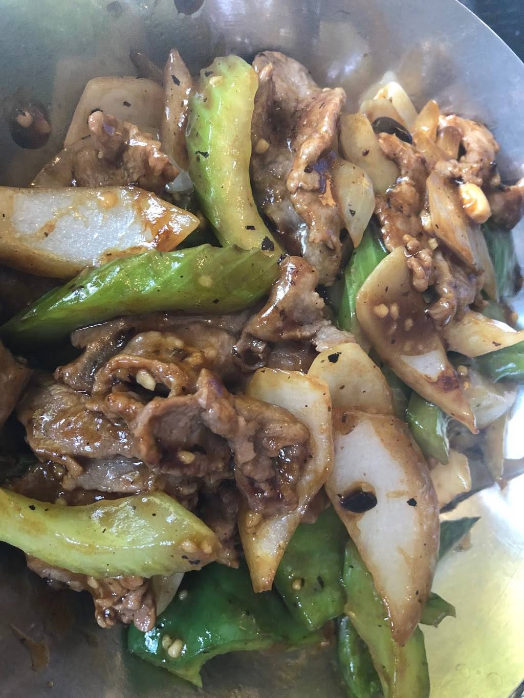 Yins Restaurant Port Dover | restaurant | 305 Main St, Port Dover, ON N0A 1N0, Canada | 5195831810 OR +1 519-583-1810