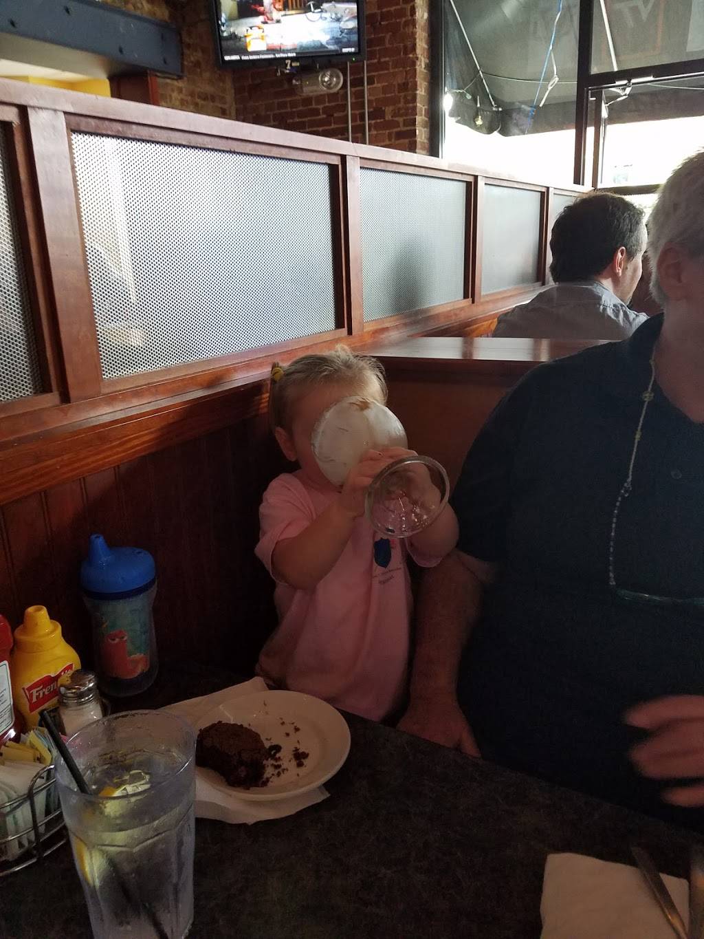 Home Team Grill | restaurant | 1630 W. Main Street (Main &, N Vine St, Richmond, VA 23220, USA | 8042547360 OR +1 804-254-7360