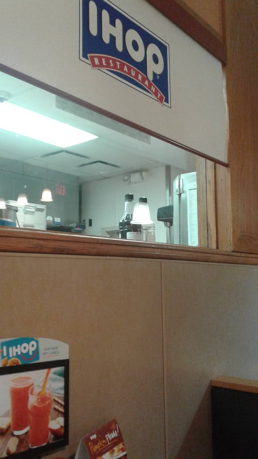 IHOP | bakery | 4383 Venture Dr, Peru, IL 61354, USA | 8152208772 OR +1 815-220-8772