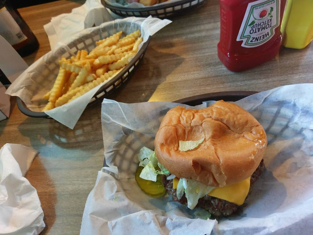 Sandys Tavern | restaurant | 6612 Penn Ave S, Richfield, MN 55423, USA | 6128699945 OR +1 612-869-9945