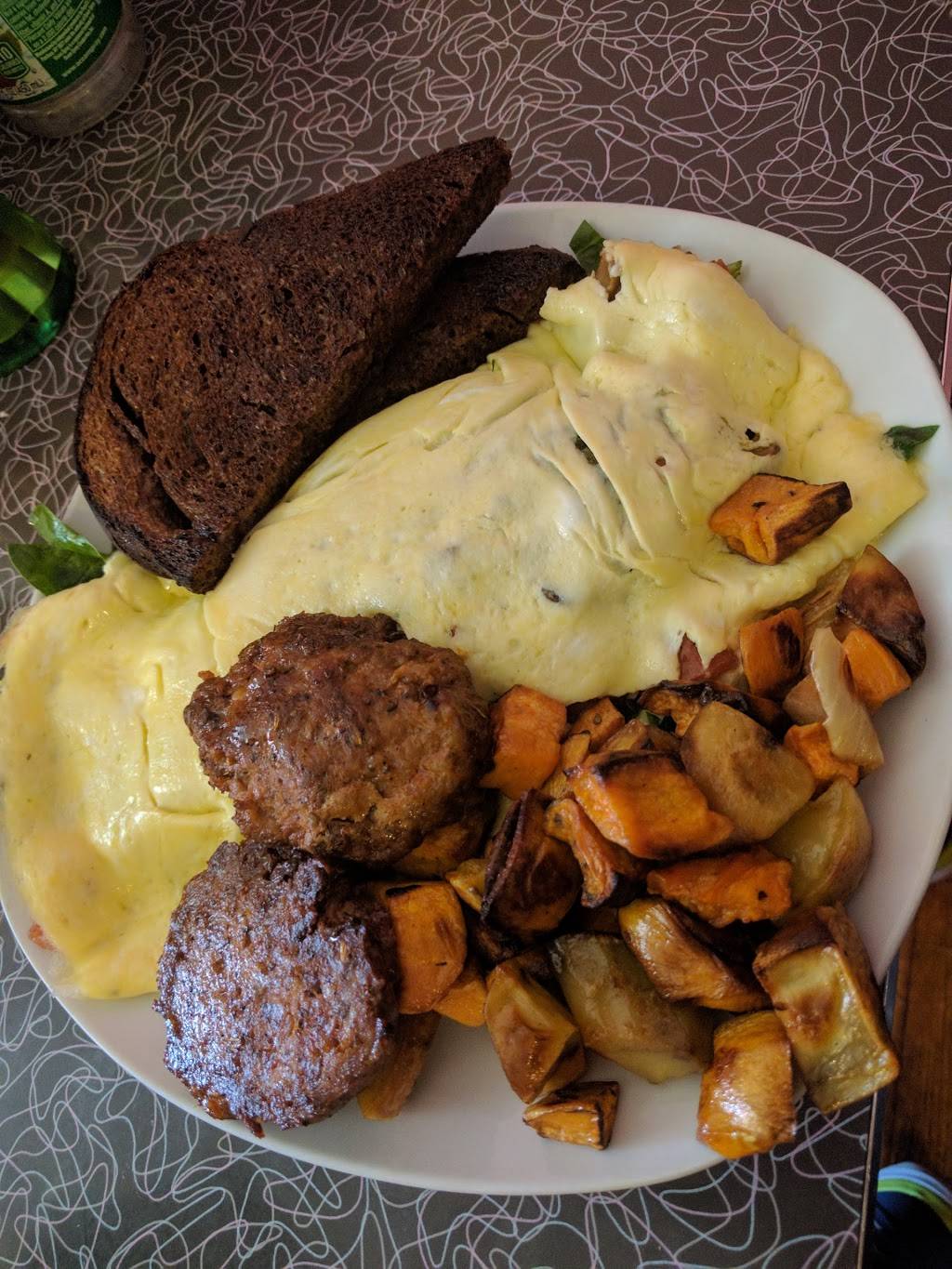 Sweeties Bakery & Cafe | cafe | 191 Bank St, New London, CT 06320, USA | 8604370130 OR +1 860-437-0130