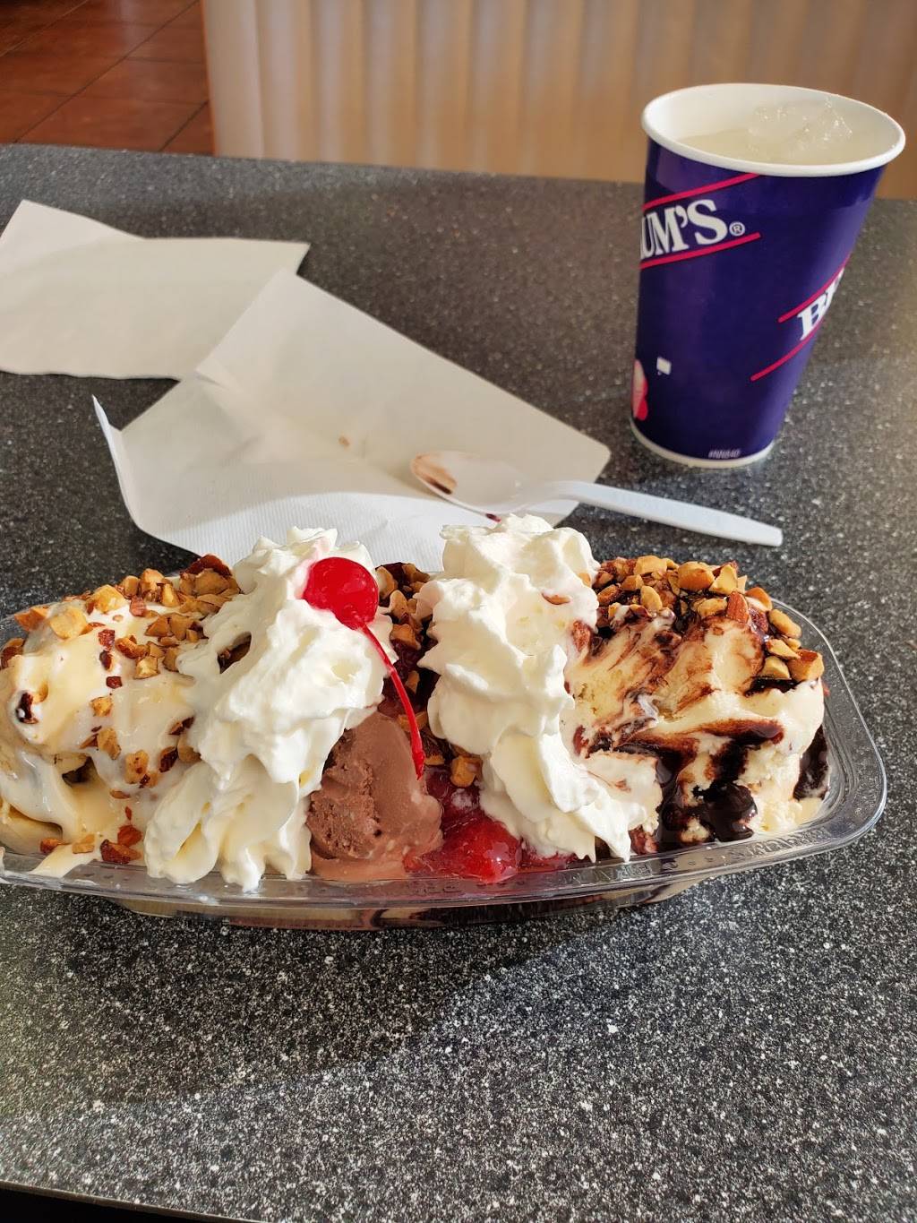 Braums Ice Cream & Burger Restaurant | restaurant | 9249, 2702 W Grant Ave, Pauls Valley, OK 73075, USA | 4052389142 OR +1 405-238-9142