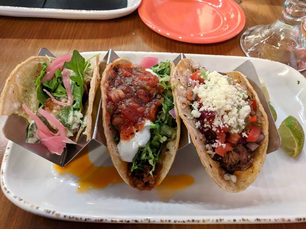 Fat Rosies | restaurant | 47 E Chicago Ave, Naperville, IL 60540, USA | 6303280060 OR +1 630-328-0060