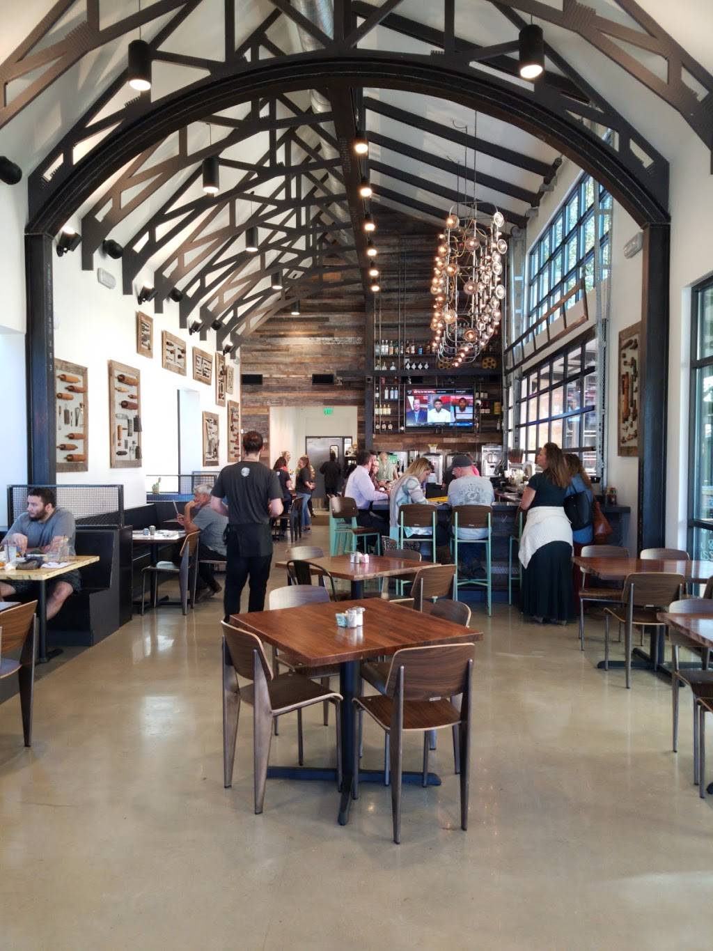 Muck & Fuss Craft Beer and Burger Bar | restaurant | 295 E San Antonio St, New Braunfels, TX 78130, USA | 8302557055 OR +1 830-255-7055