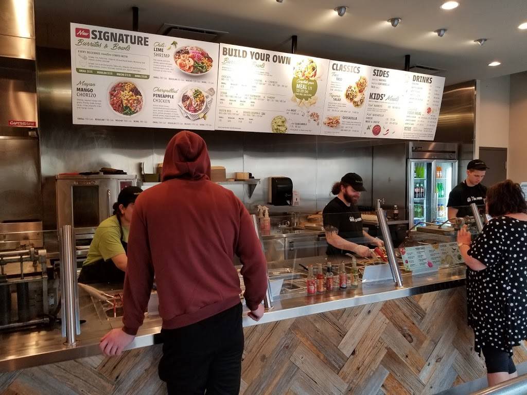 Mucho Burrito Fresh Mexican Grill | restaurant | 18267 Yonge St, East Gwillimbury, ON L9N 0A2, Canada | 9052357544 OR +1 905-235-7544