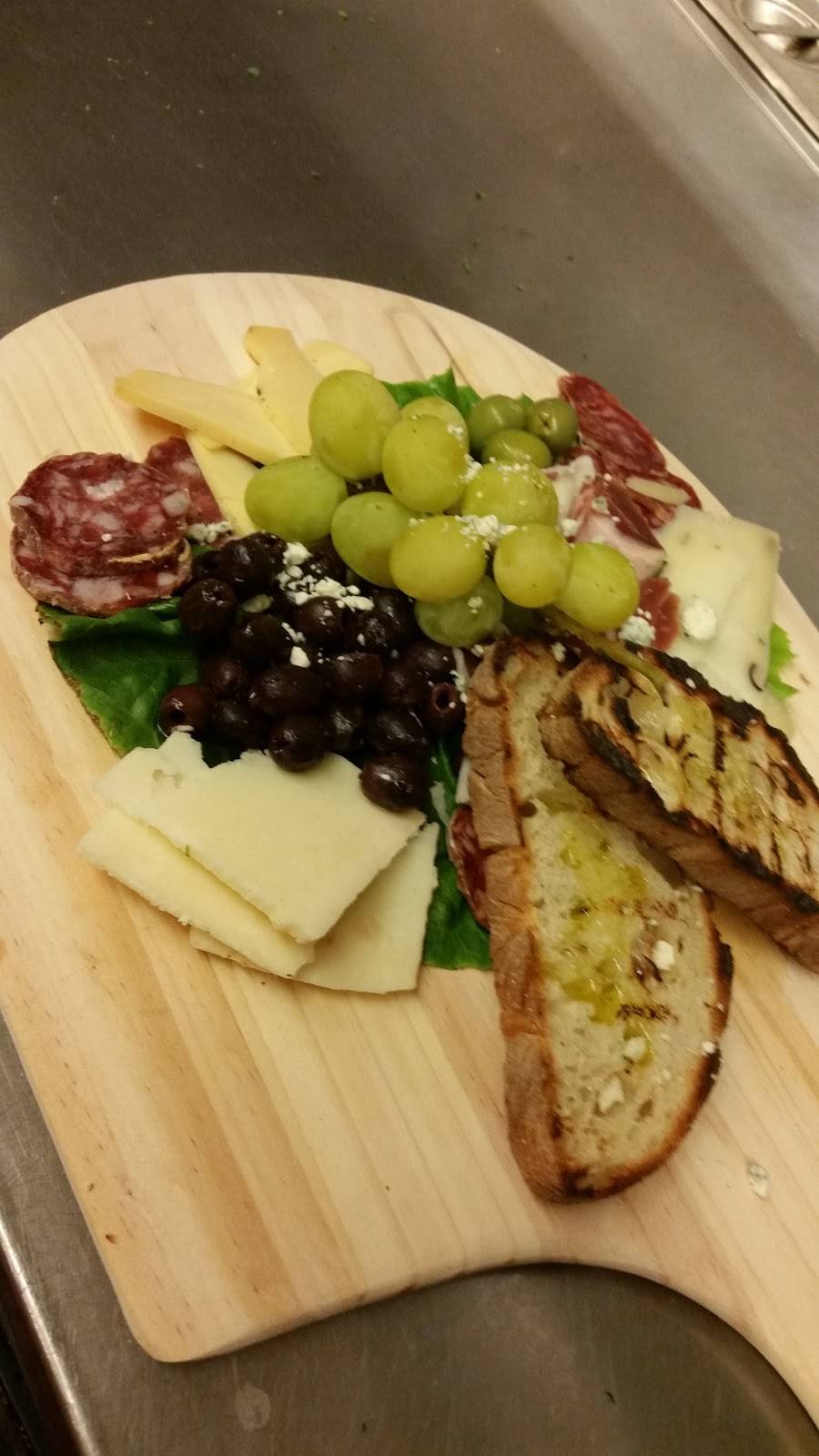 Phil Tranis | restaurant | 3490 Long Beach Boulevard, Long Beach, CA 90807, USA | 5624263668 OR +1 562-426-3668