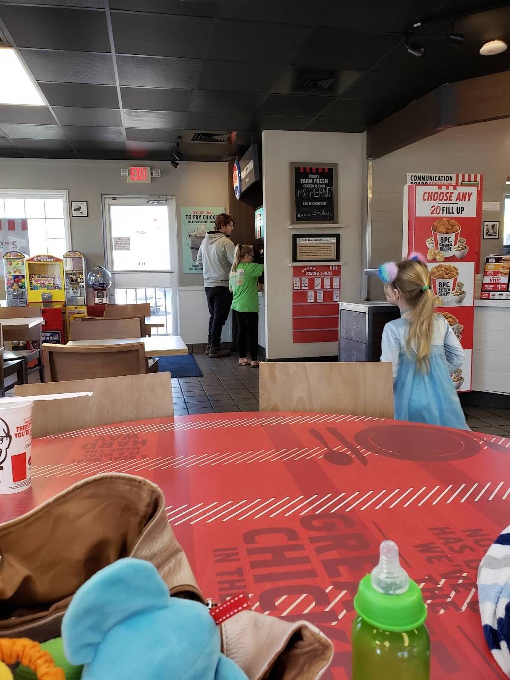 KFC | restaurant | 2600 US-90, Gautier, MS 39553, USA | 2284971388 OR +1 228-497-1388