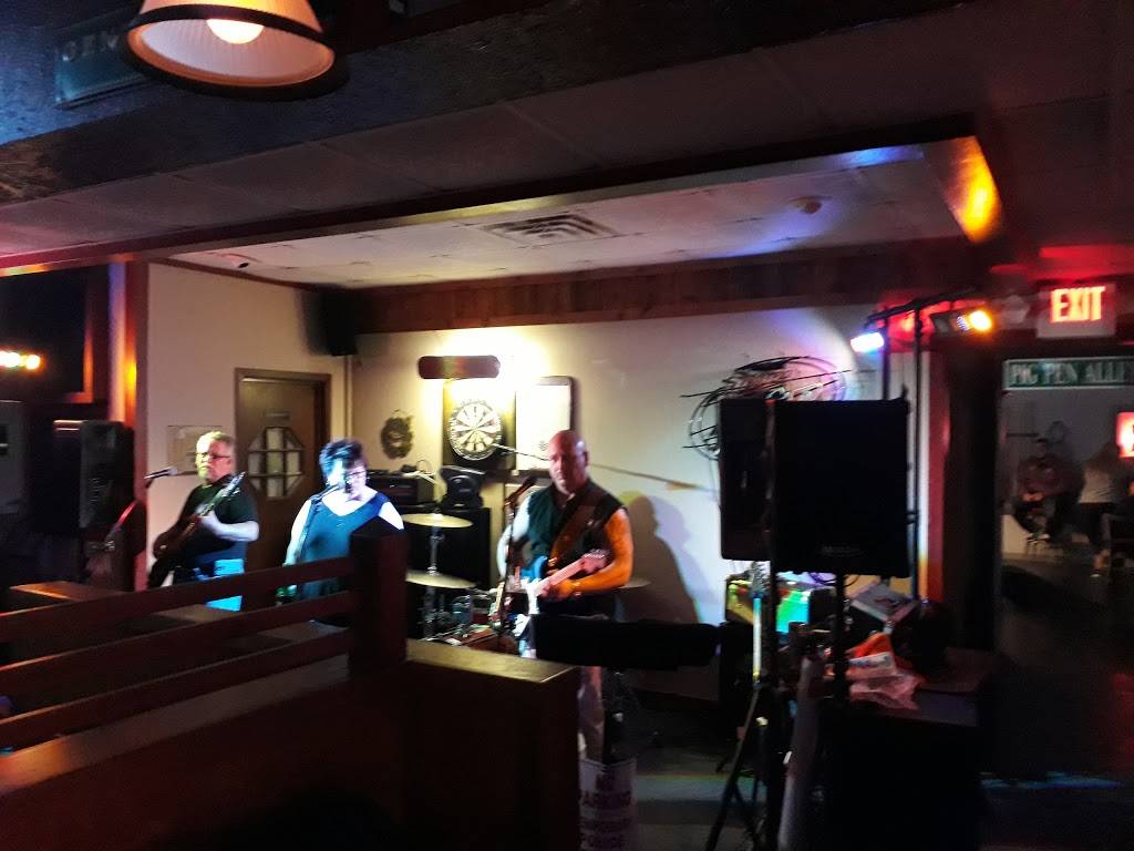 Piggys Sports Bar and Grille | restaurant | 886 Youngstown-Poland Rd, Struthers, OH 44471, USA | 3307074435 OR +1 330-707-4435