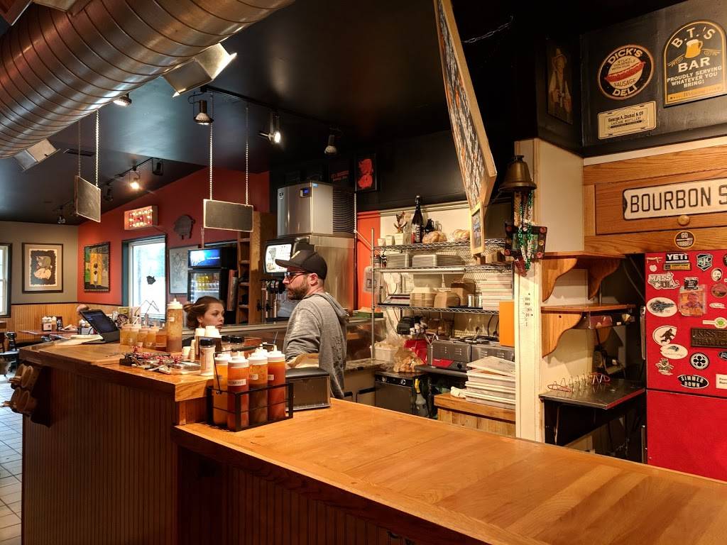 B.T.s Smokehouse | restaurant | 392 Main St, Sturbridge, MA 01566, USA | 5083473188 OR +1 508-347-3188