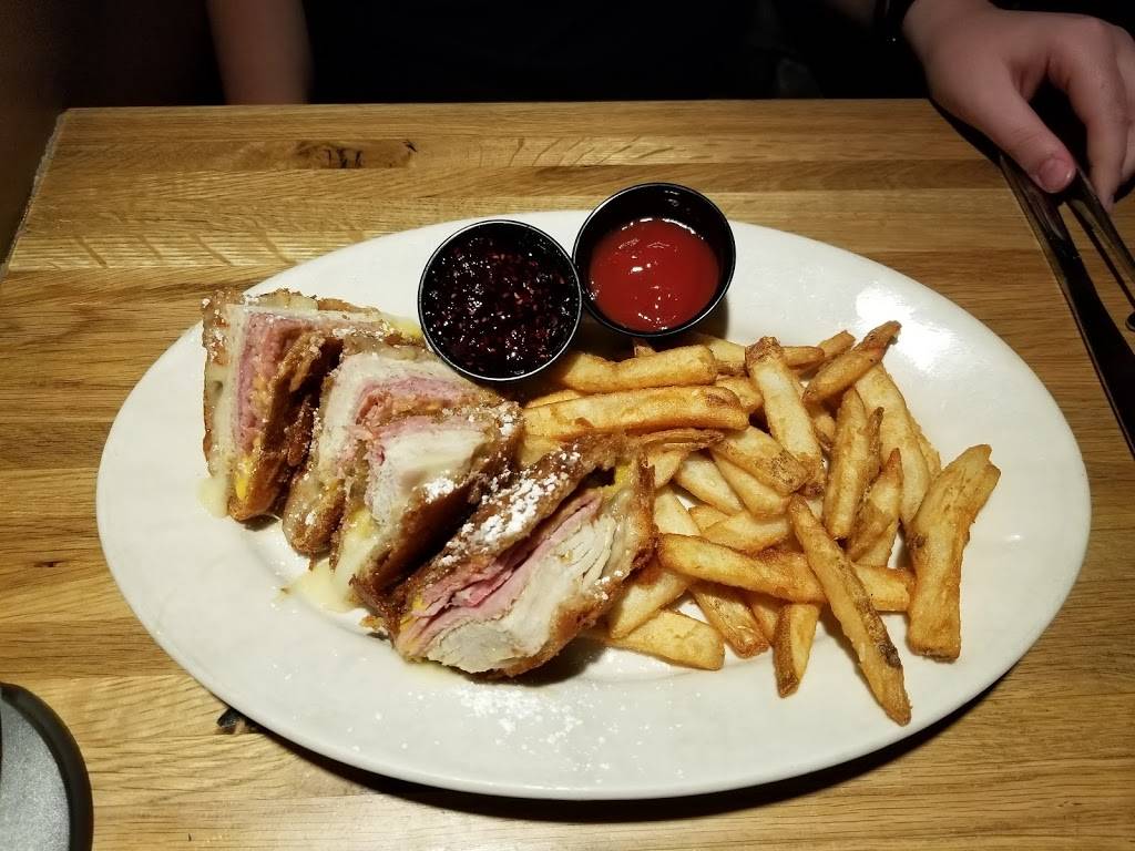 Blue 32 Sports Grill | restaurant | 6348 S Higley Rd, Gilbert, AZ 85298, USA | 4802487002 OR +1 480-248-7002