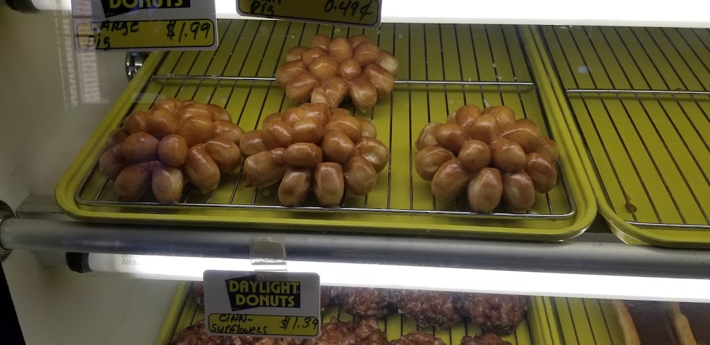 Daylight Donuts | bakery | 600 Highland Ave, Selma, AL 36701, USA | 3343276264 OR +1 334-327-6264