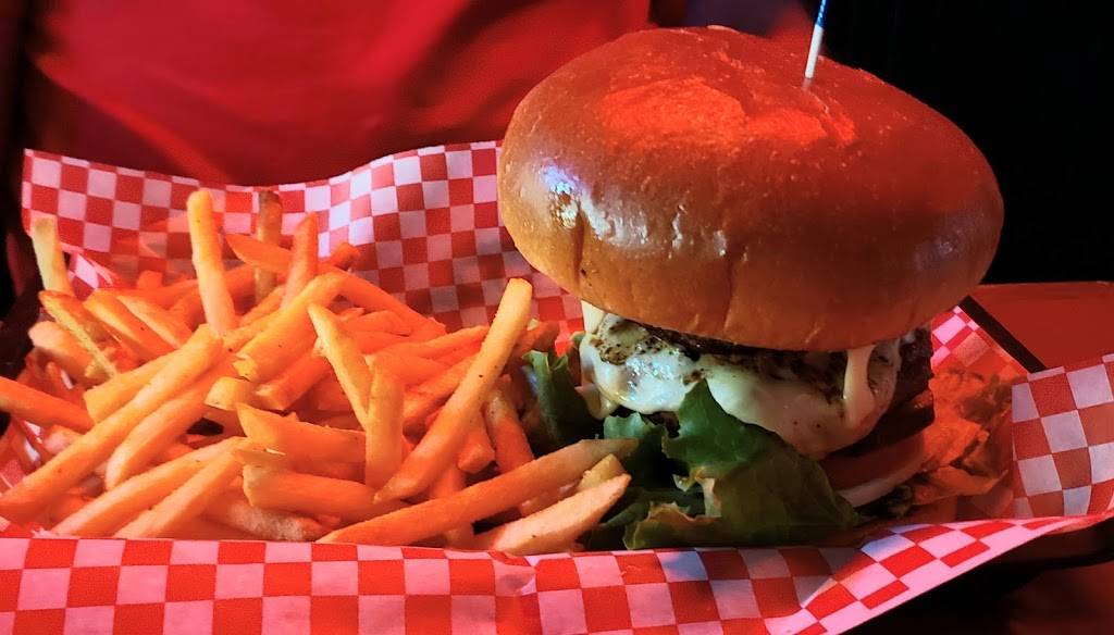 Maggies Bar and Grill | restaurant | 416 Main St, Boonville, MO 65233, USA | 6608827242 OR +1 660-882-7242