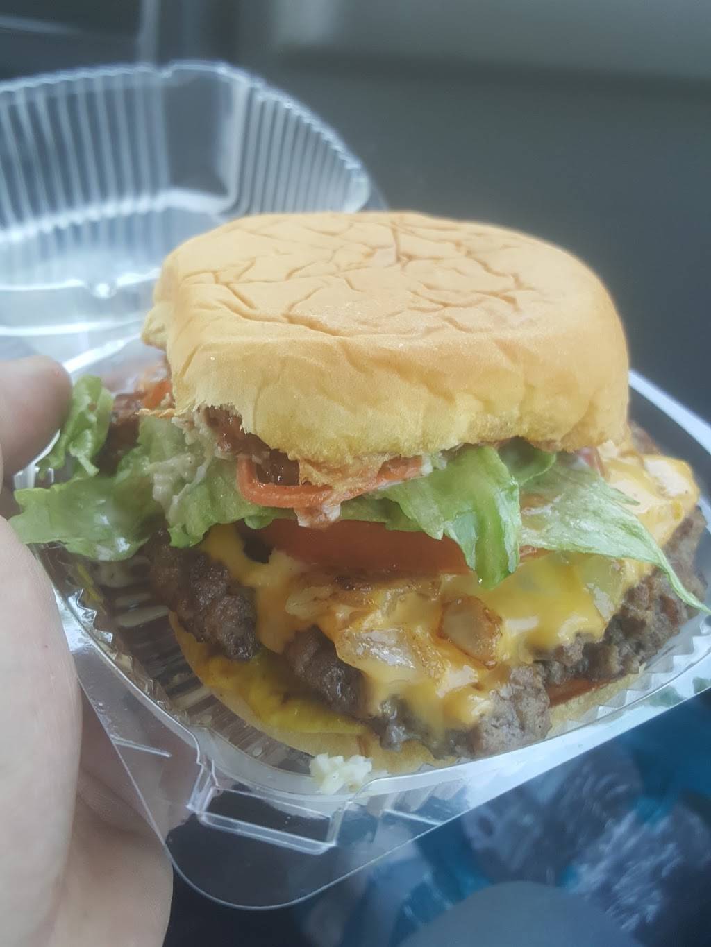 Floyds | restaurant | 4122 N Graham St, Charlotte, NC 28206, USA | 7045975519 OR +1 704-597-5519