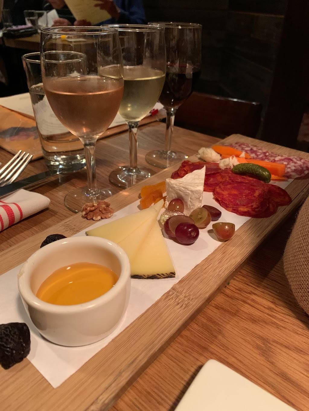 Amelie | restaurant | 566 Amsterdam Ave, New York, NY 10024, USA | 6464227167 OR +1 646-422-7167