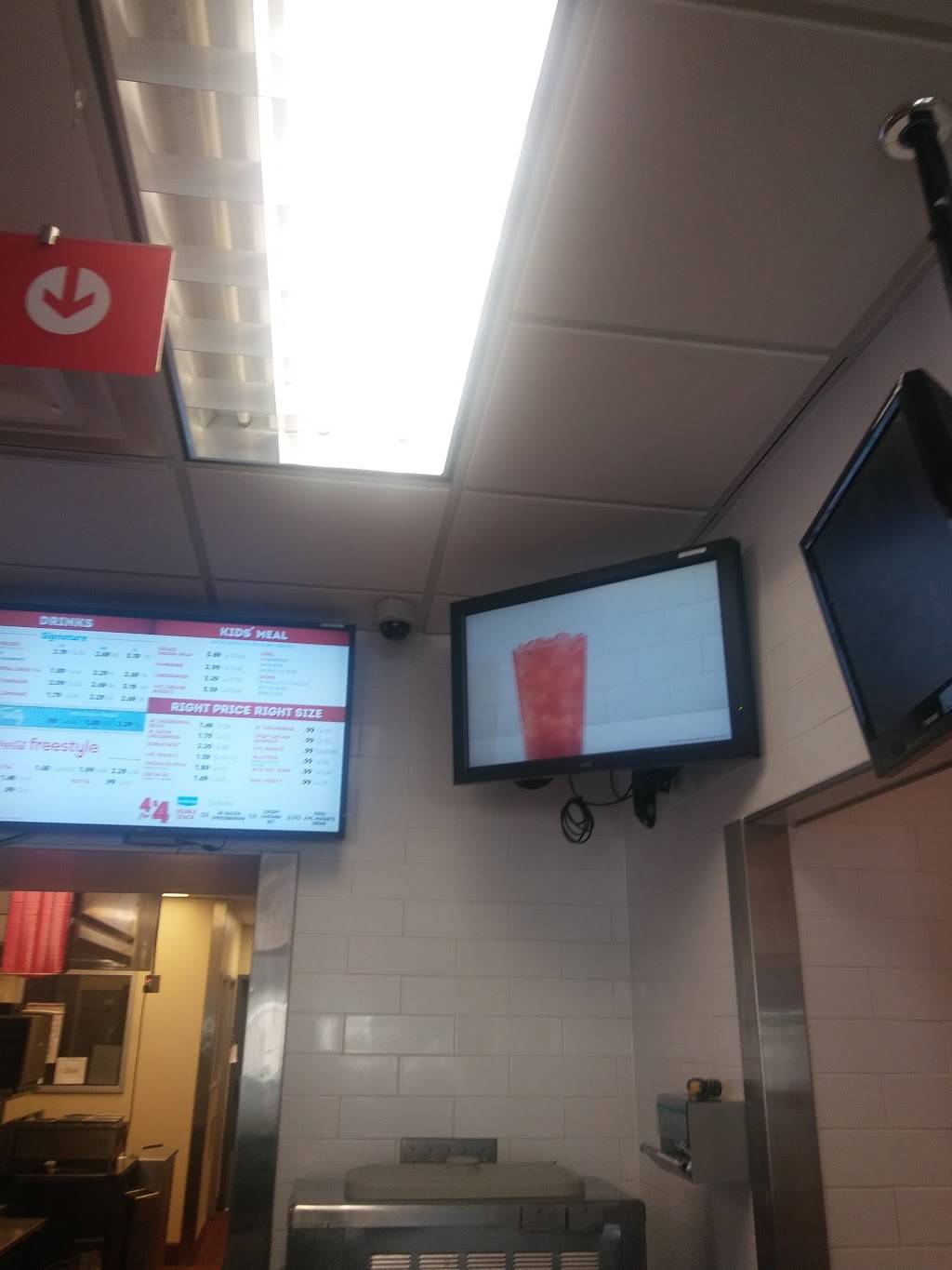 Wendys | restaurant | 2805 Mountaineer Blvd, South Charleston, WV 25309, USA | 3047460148 OR +1 304-746-0148