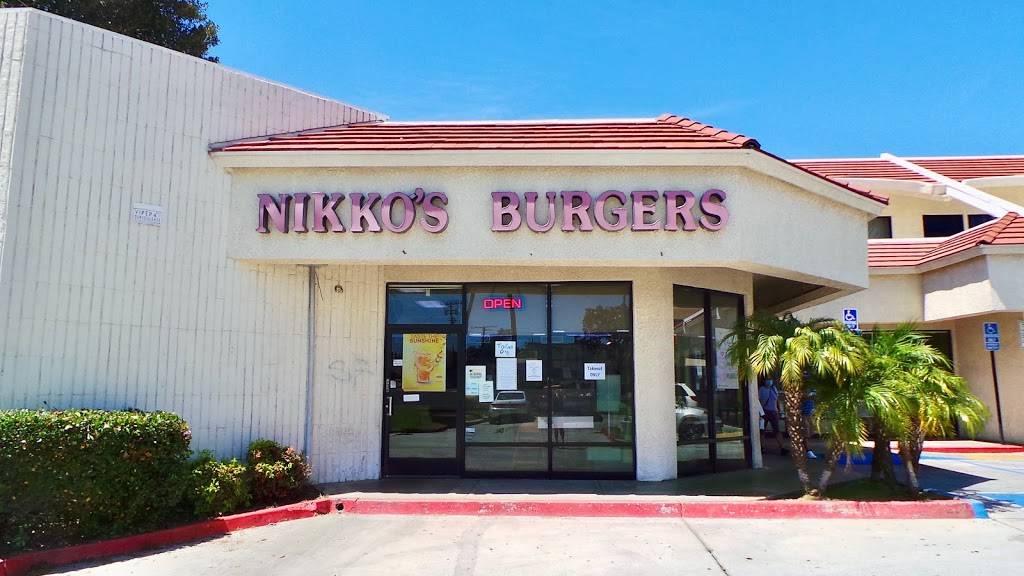Nikkos Burgers | restaurant | 9295 Magnolia Ave STE 112, Riverside, CA 92503, USA | 9513527290 OR +1 951-352-7290
