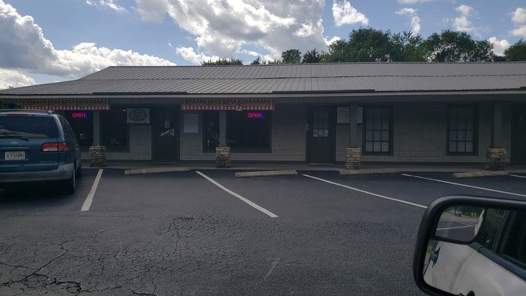 Franks For The Memories | restaurant | 470 Oak Grove Rd, Spartanburg, SC 29301, USA | 8645861330 OR +1 864-586-1330