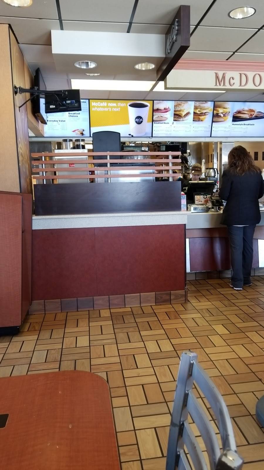 McDonalds | cafe | 897 W Broadway St, Red Lion, PA 17356, USA | 7172461802 OR +1 717-246-1802