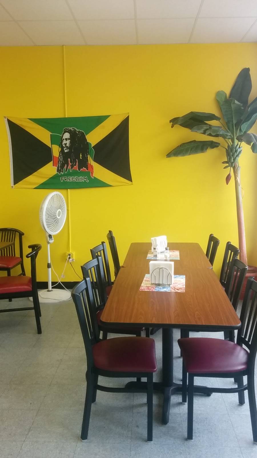 Jamaican Daves | restaurant | 530 Division Ave S, Grand Rapids, MI 49503, USA | 6164587875 OR +1 616-458-7875