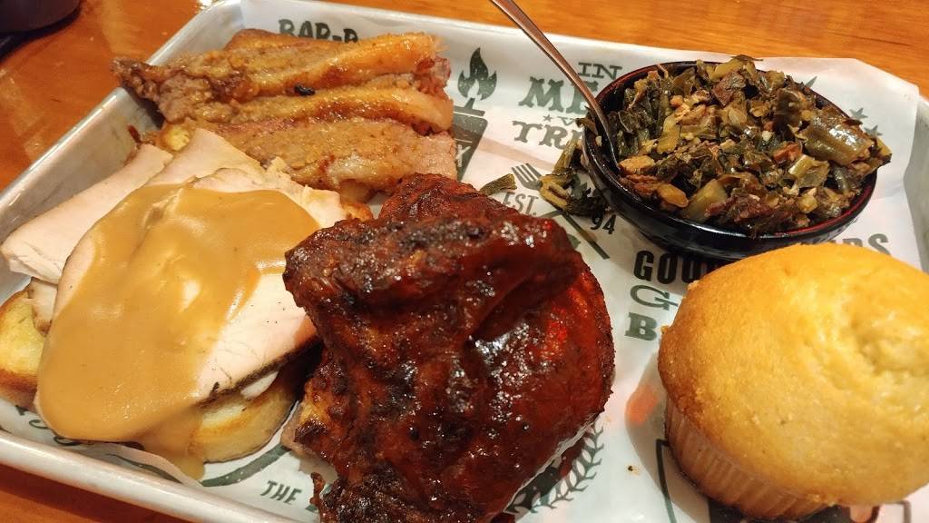 Famous Daves Bar-B-Que | restaurant | 1206 SE Everett Mall Way, Everett, WA 98208, USA | 4253531600 OR +1 425-353-1600