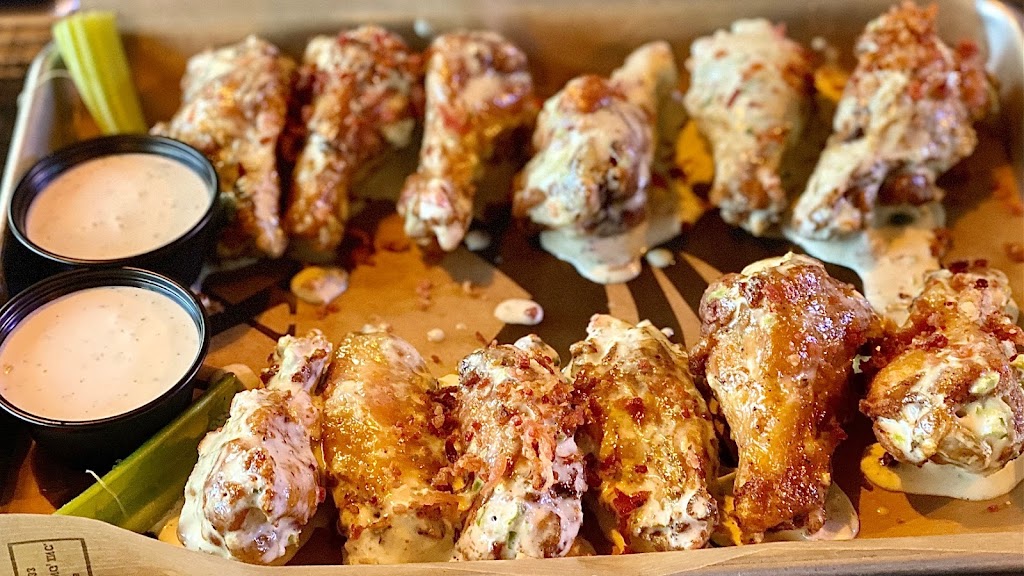 Blu Barrel Bar & Grill | restaurant | 2534 S Treadaway Blvd, Abilene, TX 79602, USA | 3254370000 OR +1 325-437-0000