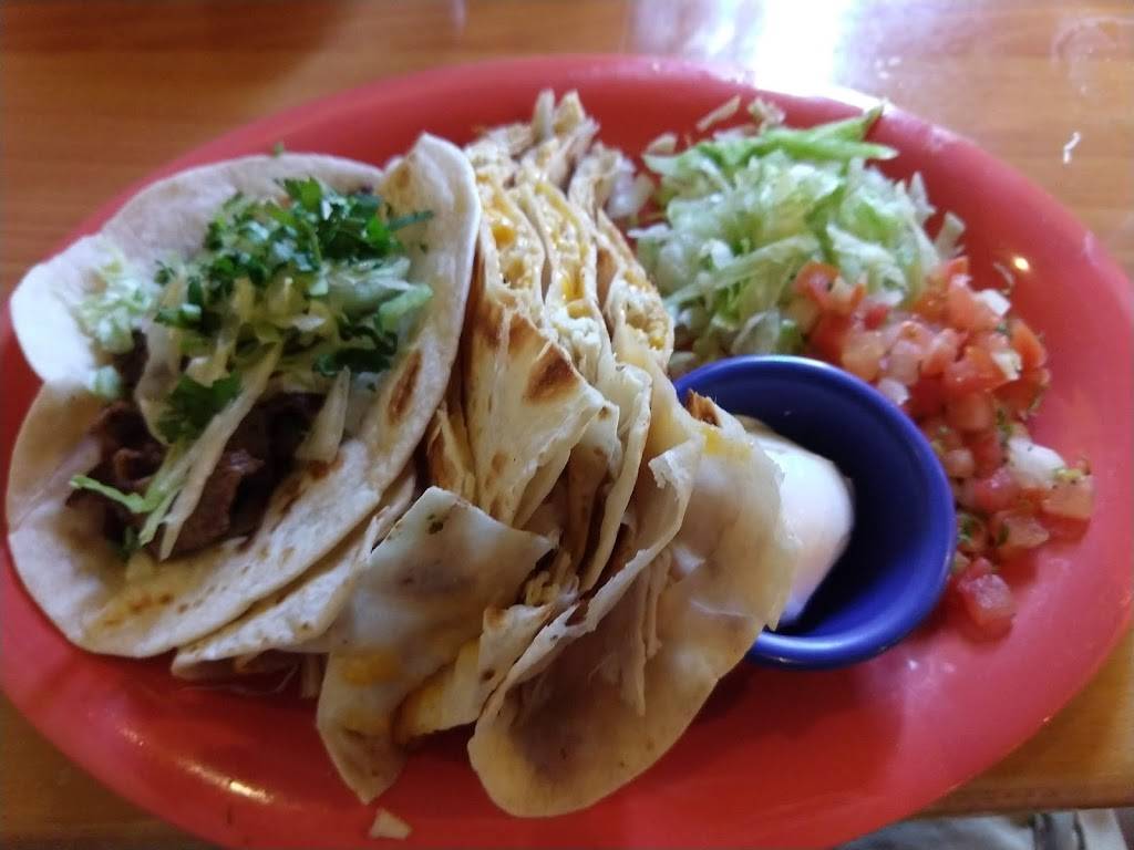 Breaking Taco | restaurant | 7428, 608 E Main St, Mahomet, IL 61853, USA | 2175866938 OR +1 217-586-6938