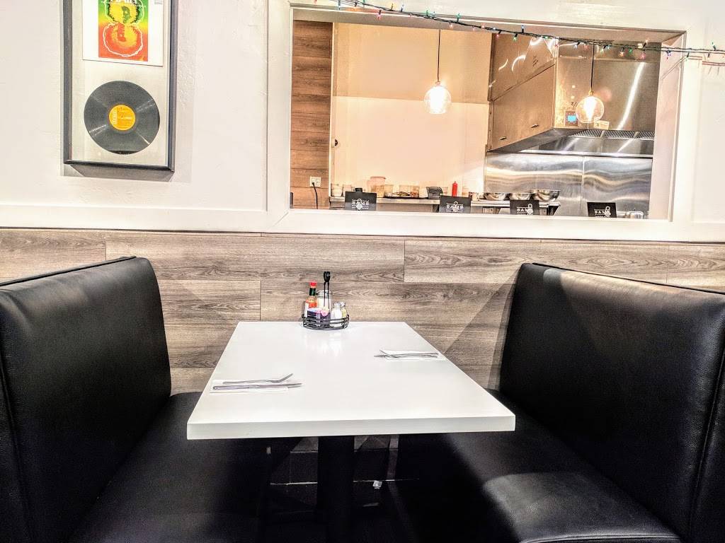 SAMS American Eatery | restaurant | 1220 Market St, San Francisco, CA 94102, USA | 4156268590 OR +1 415-626-8590