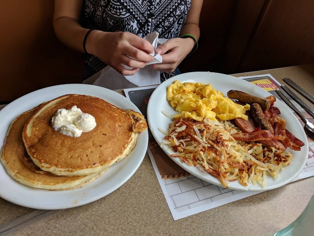 Dennys | restaurant | 11037 International Dr, Orlando, FL 32821, USA | 4072380010 OR +1 407-238-0010