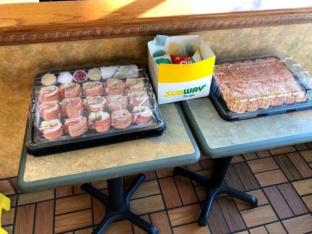 Subway Restaurants | restaurant | 222 Maple Ave W #23, Vienna, VA 22180, USA | 7032817810 OR +1 703-281-7810