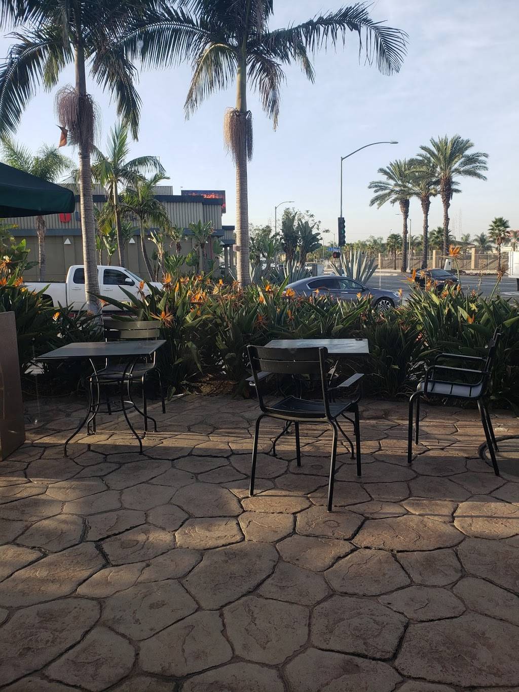 Starbucks | cafe | 8620 Garfield Ave #102, South Gate, CA 90280, USA | 5628068009 OR +1 562-806-8009