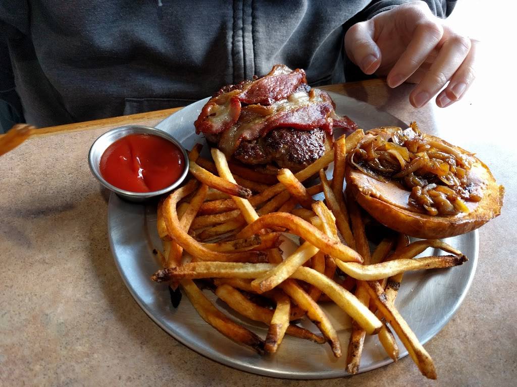 Two Foxes Gastropub | restaurant | 121 S Main St, Bowling Green, OH 43402, USA | 4193158891 OR +1 419-315-8891