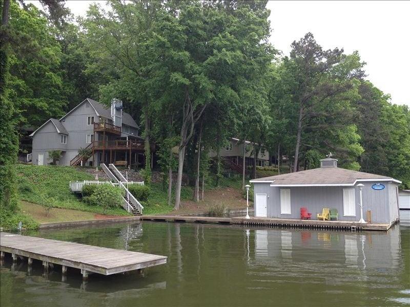 Blue Marlin Rentals-Lakehouse | restaurant | 2524 Wyeth Dr, Guntersville, AL 35976, USA | 2565826990 OR +1 256-582-6990