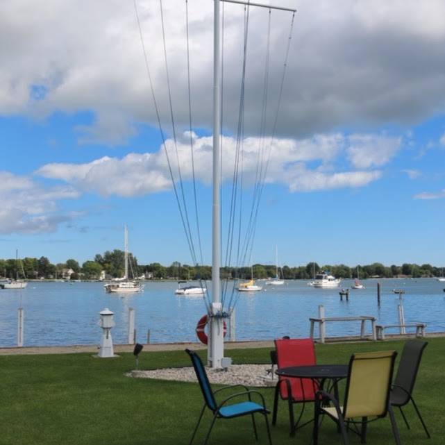 Sturgeon Bay Yacht Club | restaurant | 600 Nautical Dr, Sturgeon Bay, WI 54235, USA | 9207436934 OR +1 920-743-6934