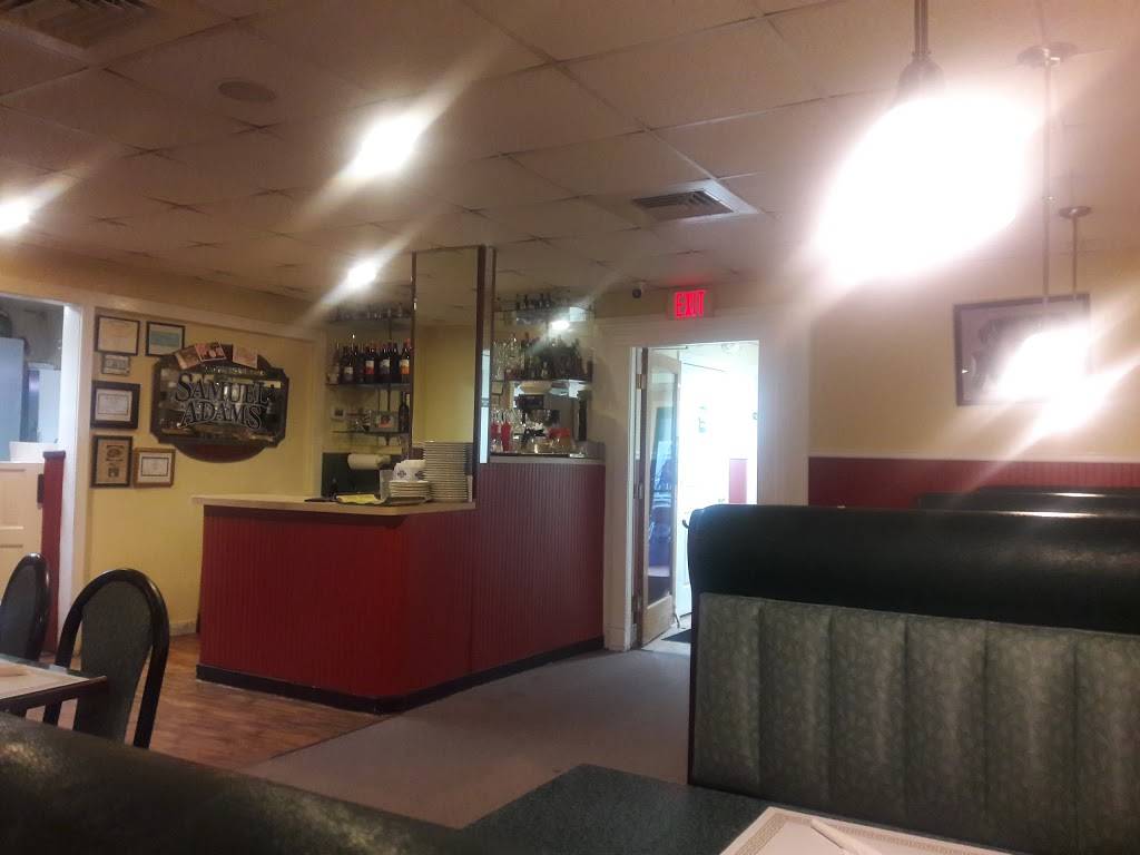 Dimitris Pizza | restaurant | 599 Main St, Watertown, CT 06795, USA | 8602747709 OR +1 860-274-7709