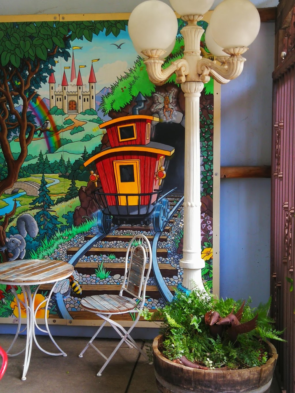 Loose Caboose Cafe | meal takeaway | 10 Wood St, Willits, CA 95490, USA | 7074591434 OR +1 707-459-1434