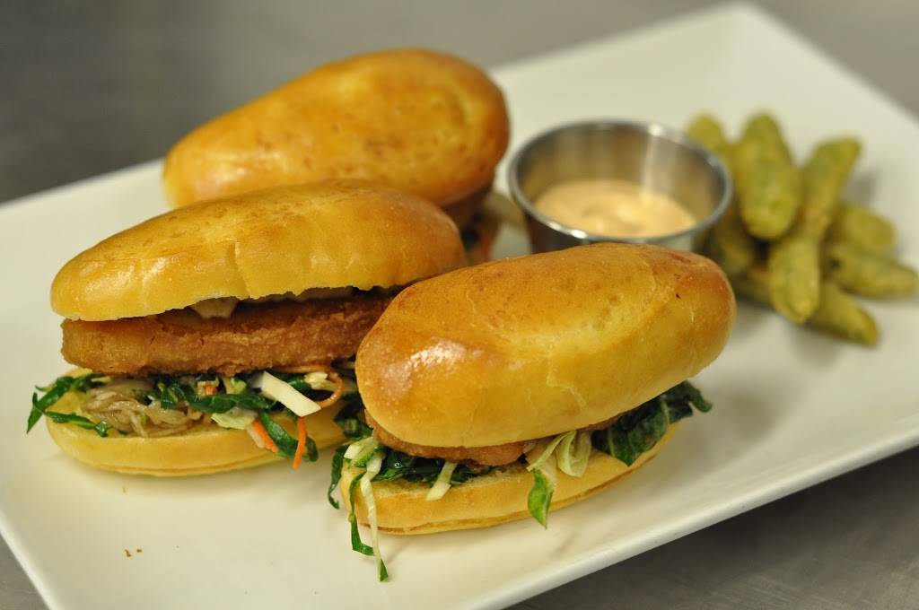 Quest Restaurant and Bar | restaurant | 6750 Mississauga Rd, Mississauga, ON L5N 2L3, Canada | 9055426741 OR +1 905-542-6741