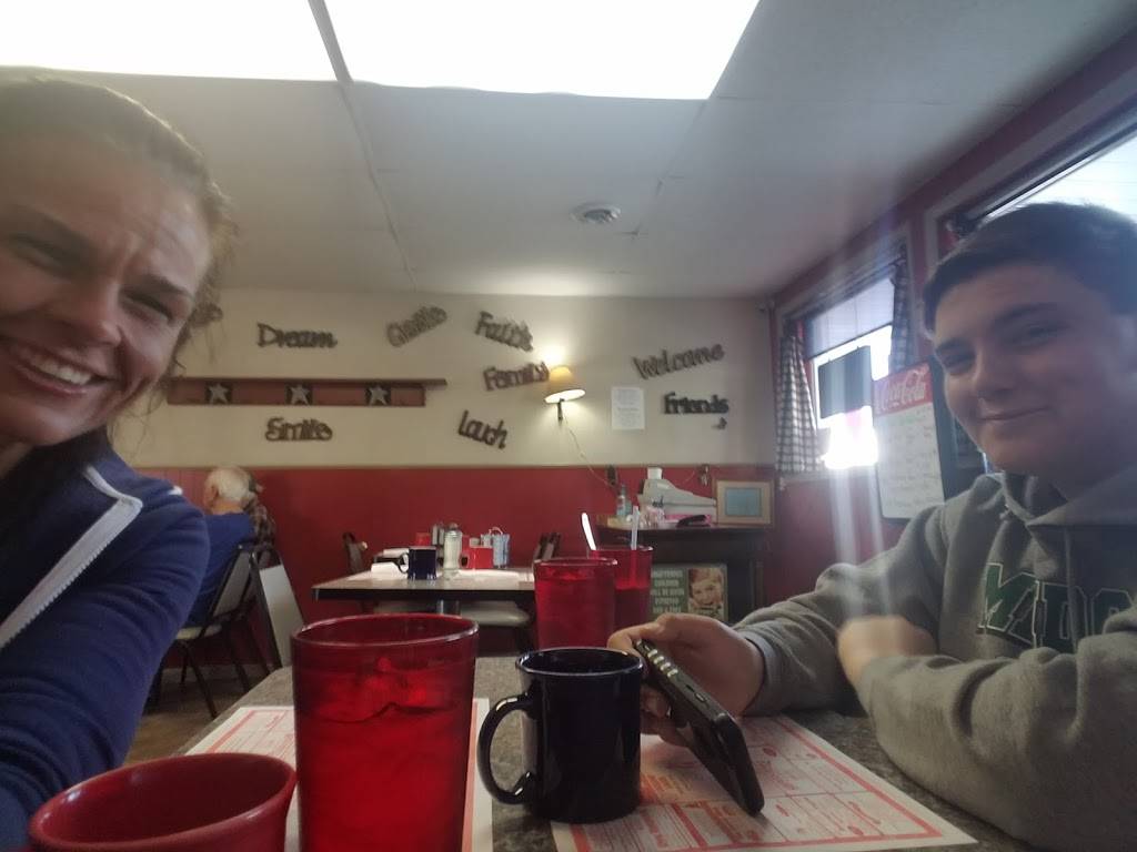 The Gathering Place Restaurant | restaurant | 407 3rd St, Howe, IN 46746, USA | 2605623584 OR +1 260-562-3584