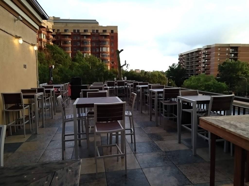 Arlington Rooftop Bar & Grill | restaurant | 2424 Wilson Blvd, Arlington, VA 22201, USA | 7035283030 OR +1 703-528-3030
