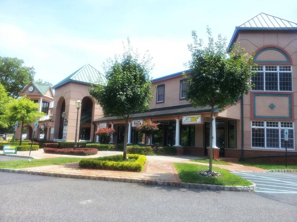 Subway | restaurant | 340 NJ-34, Colts Neck, NJ 07722, USA | 7322525992 OR +1 732-252-5992